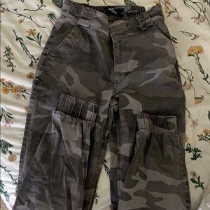 Hollister Camo High-Rise Joggers
